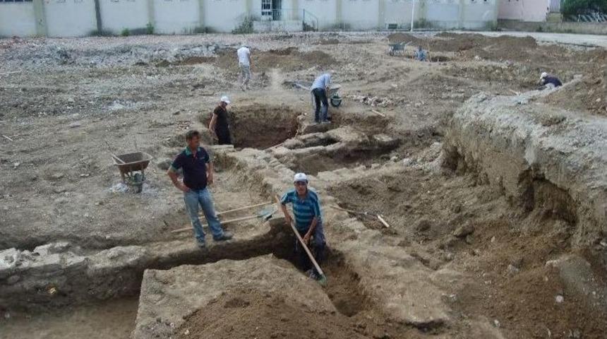 Okul Binasının Temelinden K&uuml;mbet Mezarlar &Ccedil;ıktı