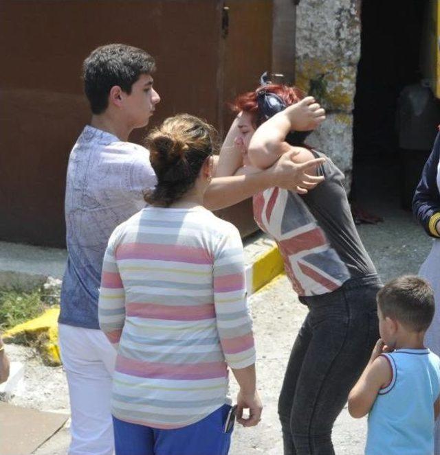 Plajda Cesetleri Iki Gencin Cenazeleri Yakınları Tarafından Alındı