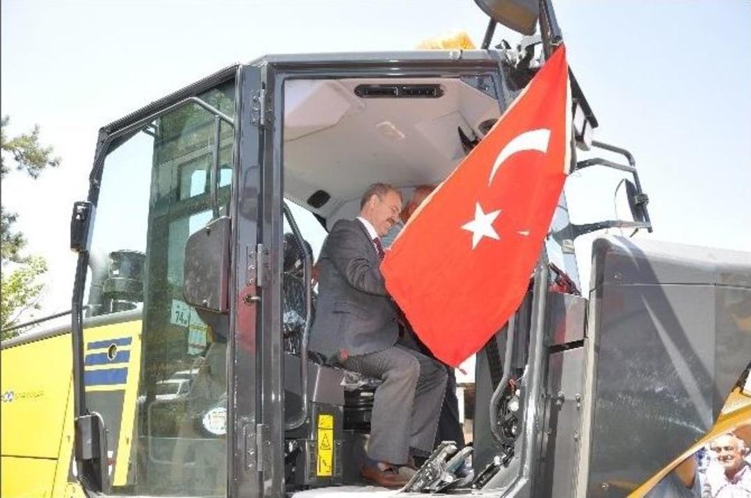 Muş Valisi B&uuml;y&uuml;kersoy, İş Makinelerini Yakanları Lanetledi