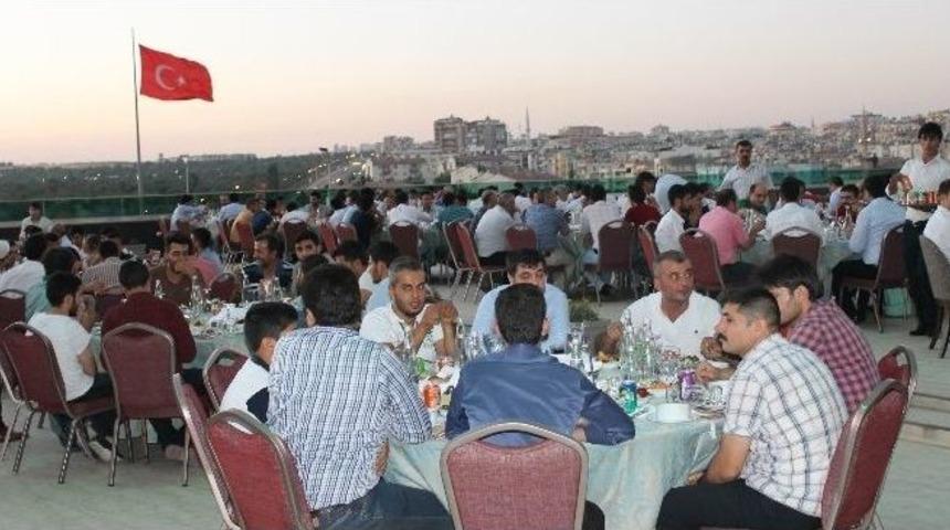 Dicle Elektrik &Ccedil;alışanları, İftarda Buluştu
