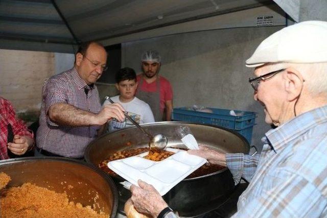 Başkan Özakcan İftar Sofralarında Vatandaşlarla Buluşuyor