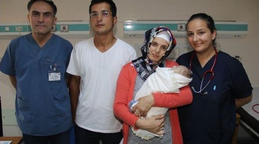 Parmak Bebek Taburcu Oldu