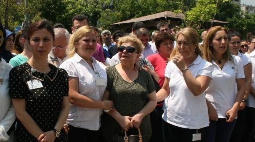 Akciğer Kanserinden Hayatını Kaybeden Doktora H&uuml;z&uuml;nl&uuml; Veda