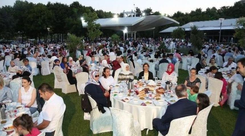Ey&uuml;p Belediyesi Ailesi İftar Sofrasında Buluştu