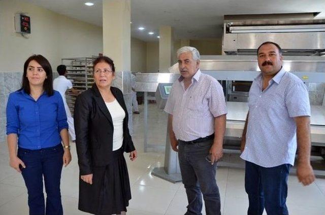 Ağrı Belediyesi Eş Başkanı Mukaddes Kubilay Fırınları Denetledi