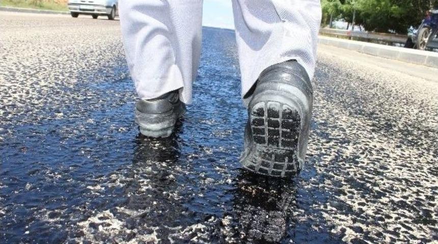Sıcaktan Eriyen Asfalt Tehlike Oluşturuyor