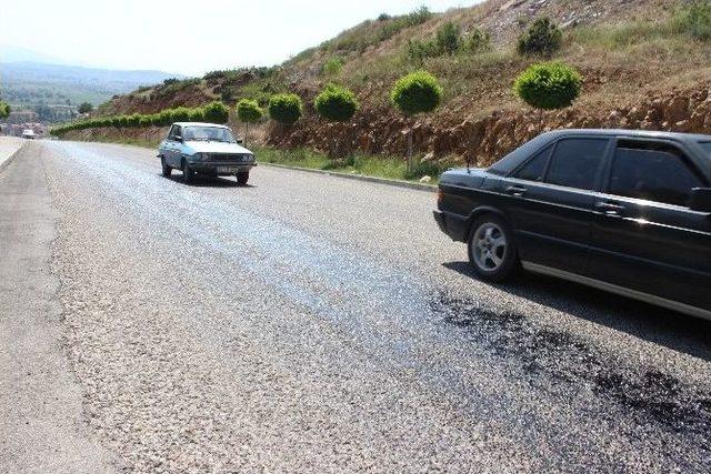 Sıcaktan Eriyen Asfalt Tehlike Oluşturuyor