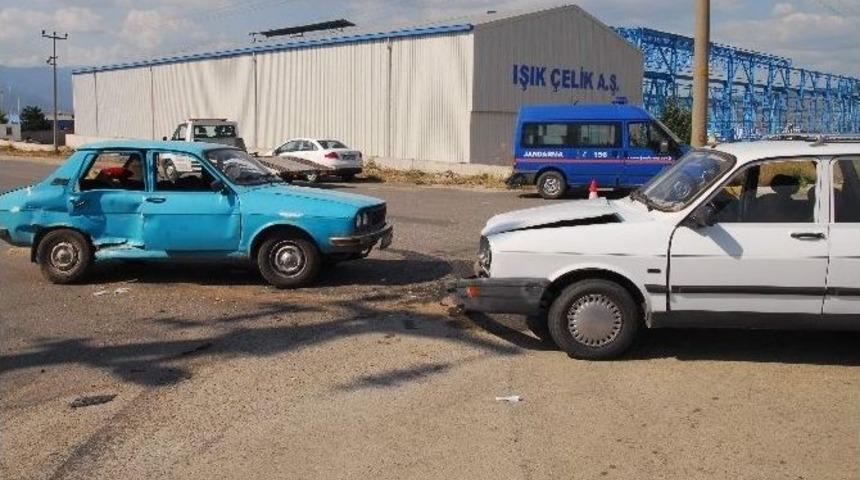 Karab&uuml;k&rsquo;te Trafik Kazası: 6 Yaralı