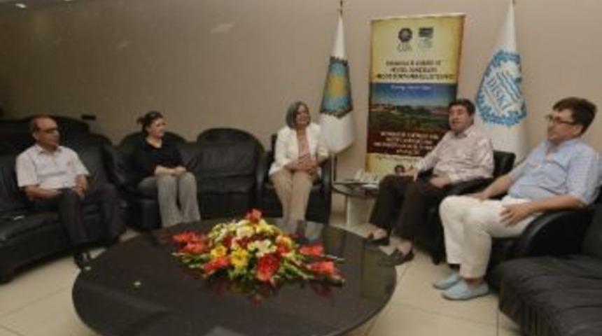 Hdp&rsquo;li Tan, Diyarbakır B&uuml;y&uuml;kşehir Belediyesini Ziyaret Etti