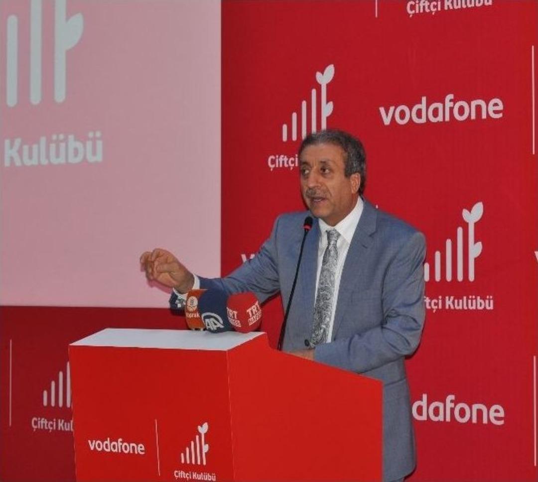 Bakan Eker, &Ccedil;ift&ccedil;ilerle İftarda Buluştu