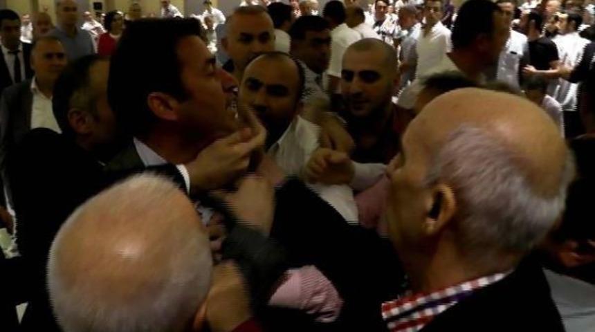 Ak Parti Iftarında Eski Vekil Belediye Başkanı Ile Tartıştı