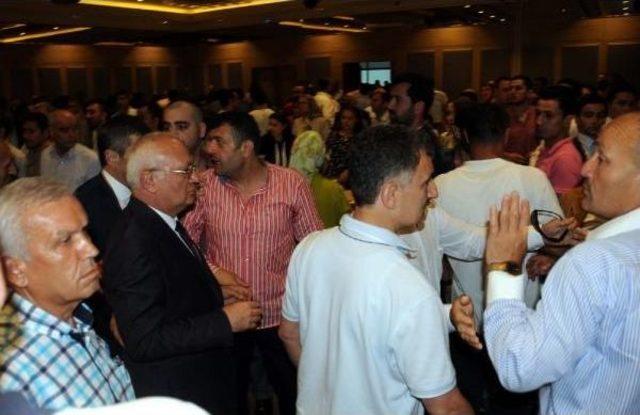 Ak Parti Iftarında Eski Vekil Belediye Başkanı Ile Tartıştı