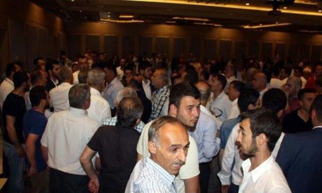 Ak Parti Iftarında Eski Vekil Belediye Başkanı Ile Tartıştı