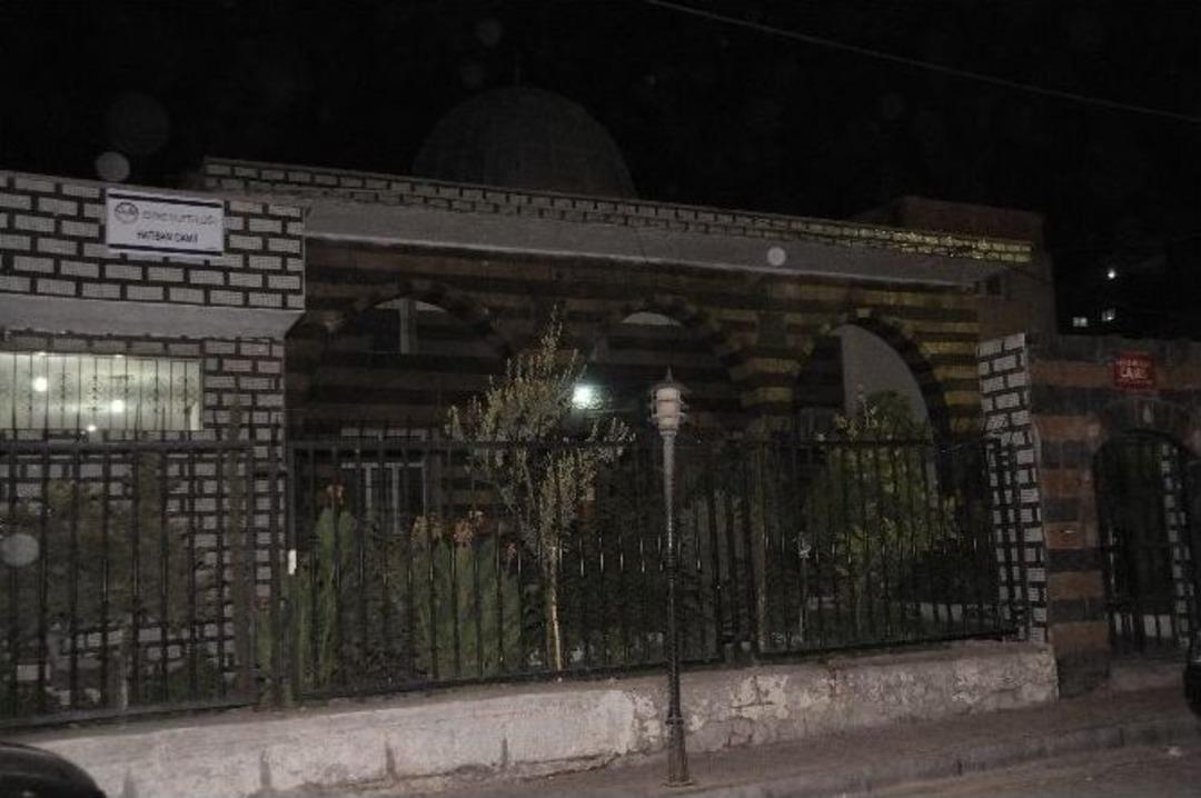 Cizre&rsquo;de Cami Avlusuna Bırakılan Ş&uuml;pheli Poşet F&uuml;nye İle Patlatıldı