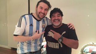 Ünlü Dizi Oyuncusu Ergün Demir Arjantin’den Maradona İle Türkiye’ye Selam Yolladı