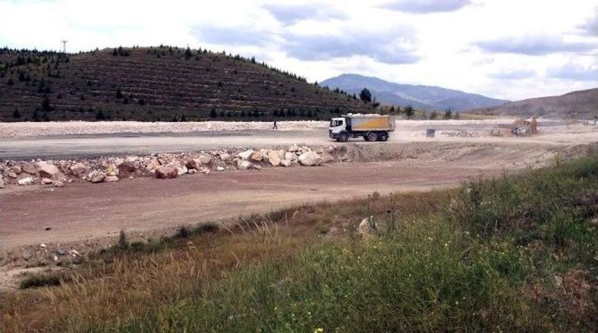 Mermer Artıkları Otoyola D&ouml;n&uuml;ş&uuml;yor