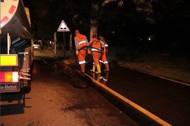 Diyarbakır’ın Caddeleri Köpüklü Suyla Yıkanıyor