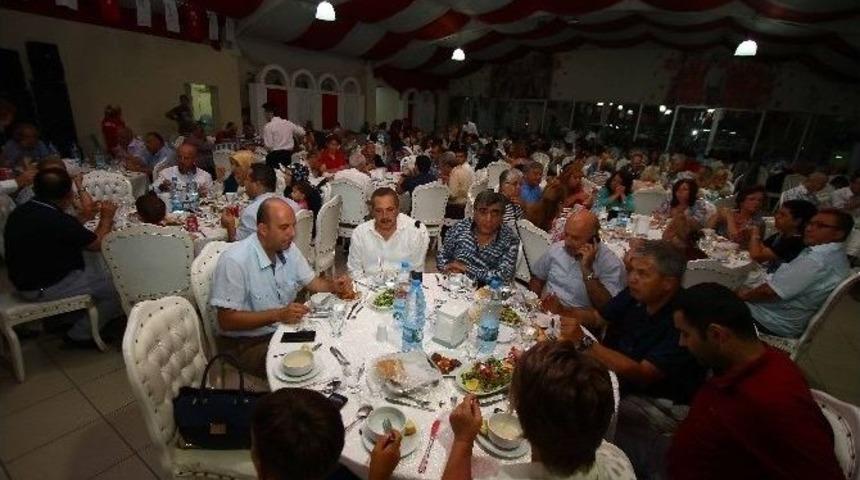 Bayraklı Belediyesi&rsquo;nden İftar Yemeği