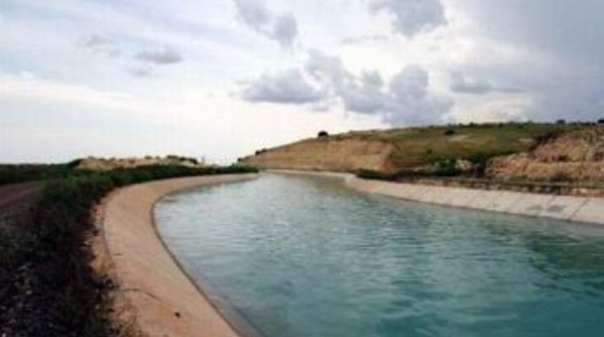 Bakan Eroğlu, &Ccedil;ine Sulaması İ&ccedil;in İmzayı Attı