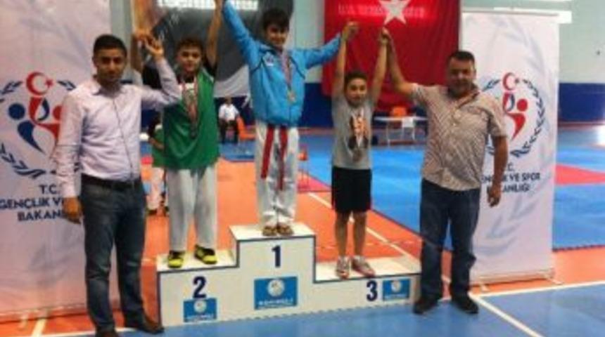 Kağıtsporlu 24 Tekvandocu T&uuml;rkiye Şampiyonası.&rsquo;na Gidecek