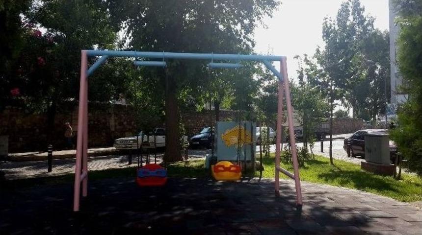 Efeler&rsquo;de Parklar Renkleniyor