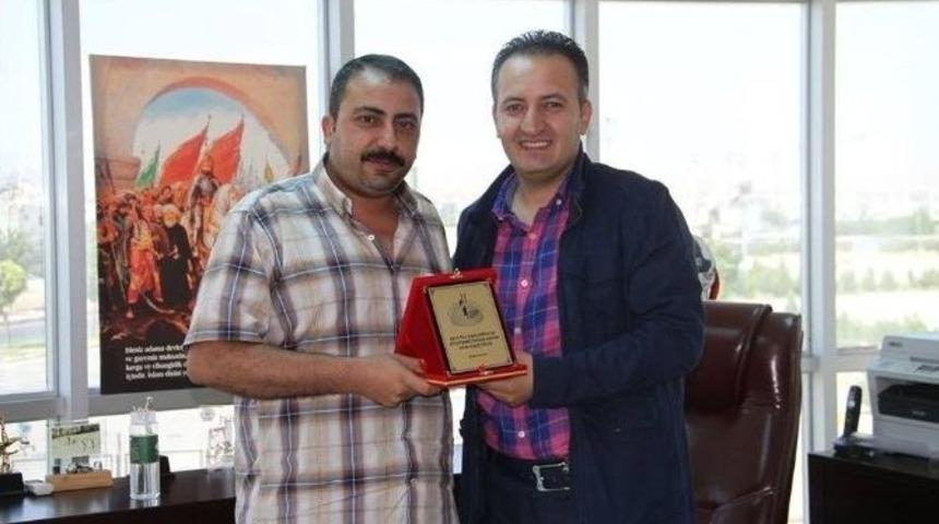 Atletizme Değer Katanlar &Ouml;d&uuml;llendirildi