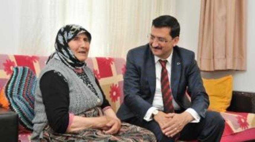 Başkan Ak, Ev Ziyaretlerini S&uuml;rd&uuml;rd&uuml;