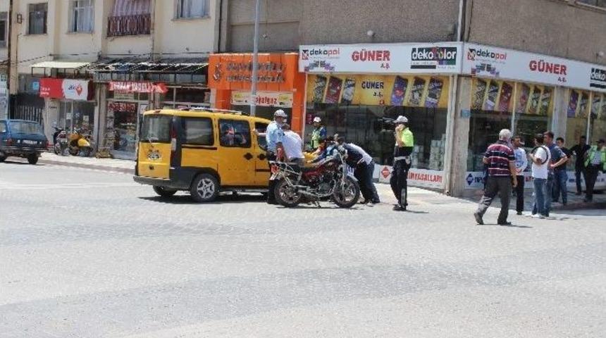 Tavşanlı’da Ticari Taksi İle Motosiklet Çarpıştı: 1 Yaralı