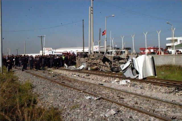 12 Kişinin Öldüğü Tren Faciasında Tcdd Bariyercisi 10, Şoför 5 Yıla Mahkum Oldu