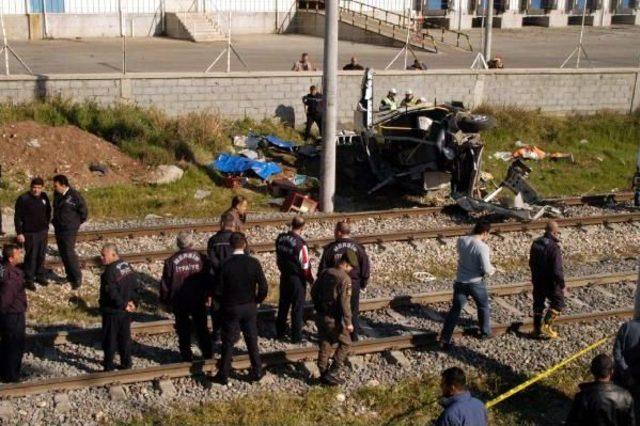 12 Kişinin Öldüğü Tren Faciasında Tcdd Bariyercisi 10, Şoför 5 Yıla Mahkum Oldu