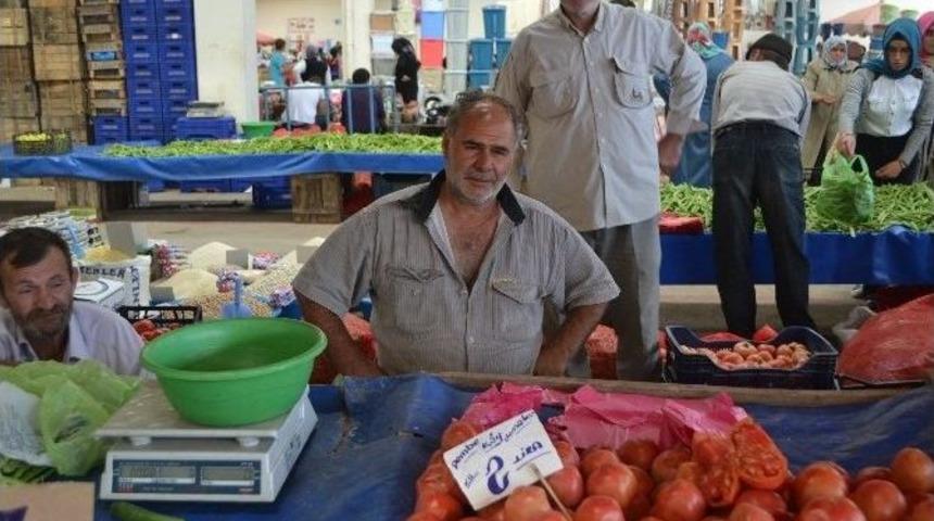 Pazarcı Esnafı B&uuml;y&uuml;k Marketlerden Şikayet&ccedil;i