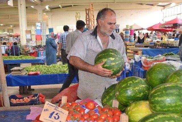 Pazarcı Esnafı Büyük Marketlerden Şikayetçi