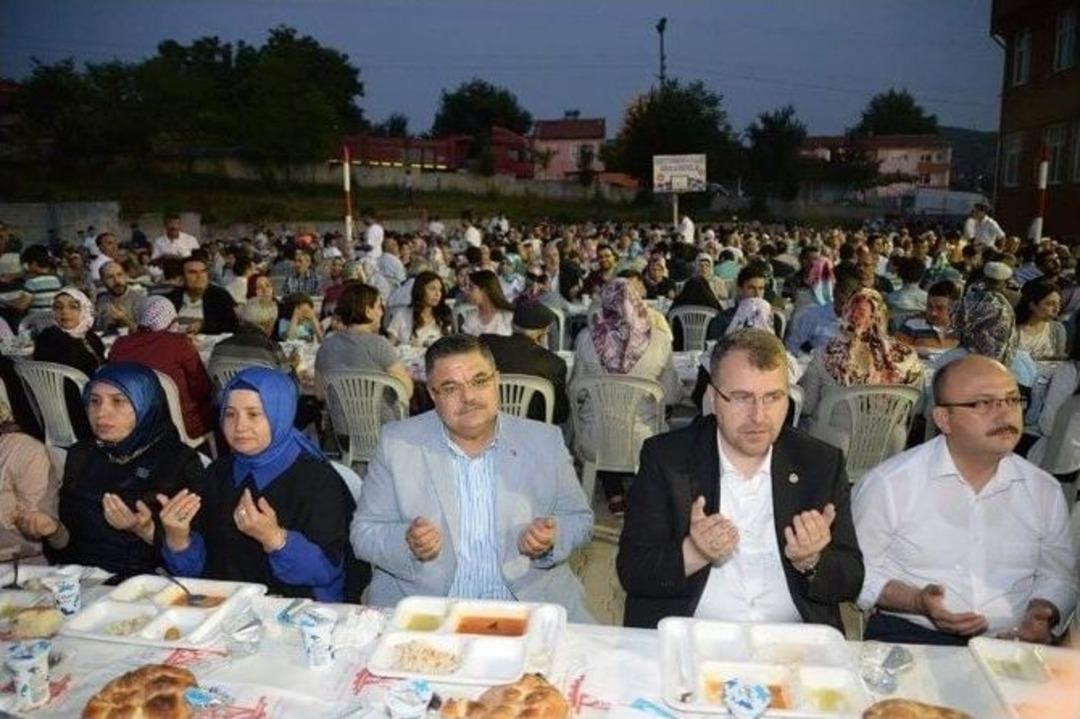 Ramazan Ayının Birlik Ve Beraberlik Tablosu S&ouml;ğ&uuml;t&rsquo;e Taşındı