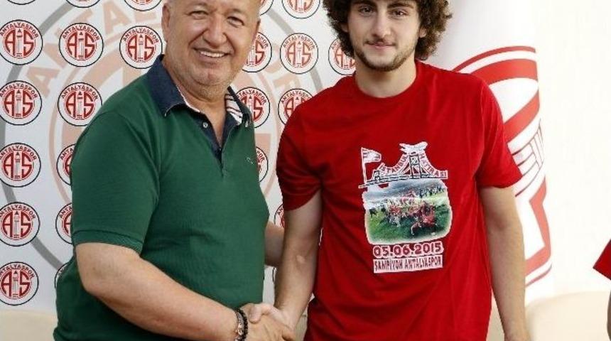 Antalyaspor, Oğuz Mataracı&rsquo;yı 4 Yıllığına Renklerine Bağladı