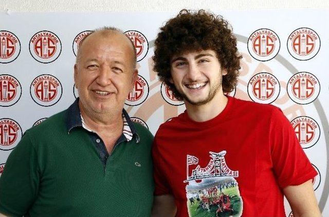 Antalyaspor, Oğuz Mataracı’yı 4 Yıllığına Renklerine Bağladı