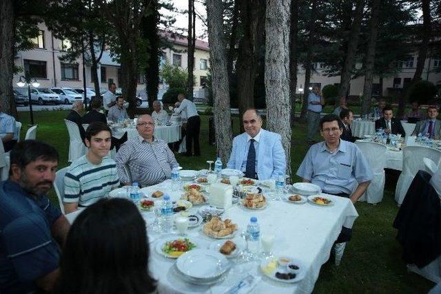 Raylı Sistemler Kümelenmesinde Başarılı Olan Öğrenciler İftar Yemeğinde Bir Araya Geldi