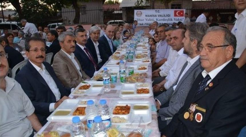 İftar Vakti, Akhisar’da Kardeşlik Vakti Oldu