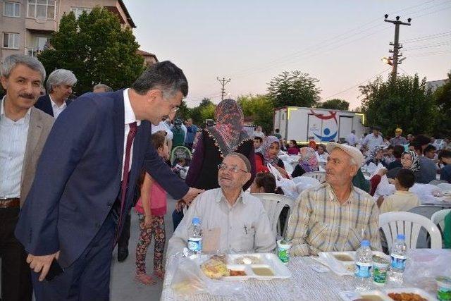 İftar Vakti, Akhisar’da Kardeşlik Vakti Oldu