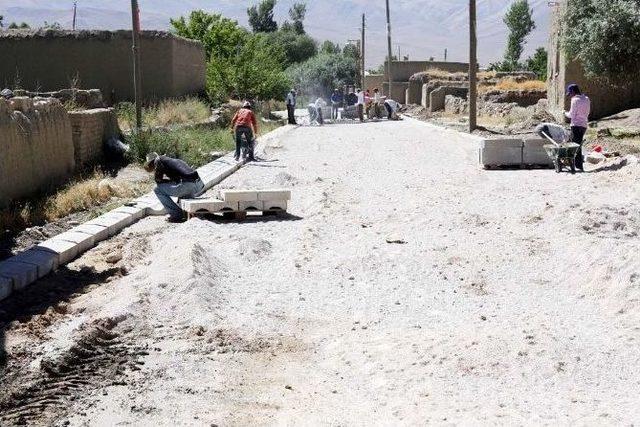 Gürpınar Belediyesi’nden Yol Yapım Çalışması