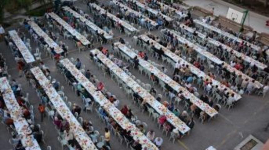 Aksaray&rsquo;da Toplu İftar Ve Mahalle Meclisi Toplantıları S&uuml;r&uuml;yor