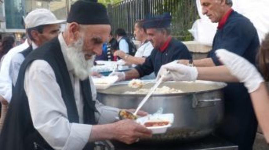 Vedaş Ve Vepsaş Şirketlerinden 20 Bin Kişilik İftar Sofrası