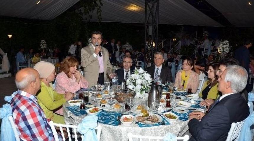 Vali D&uuml;zg&uuml;n, Koruyucu Aileler Ve &Ccedil;ocukları İle İftar Sofrasında Bir Araya Geldi