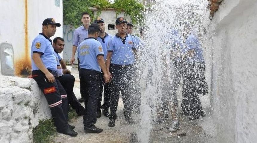 Dar Sokaklardaki Vanalar Kontrol Edildi