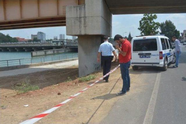 Üvey Annesini Kız Kardeşinin Gözleri Önünde Vurdu