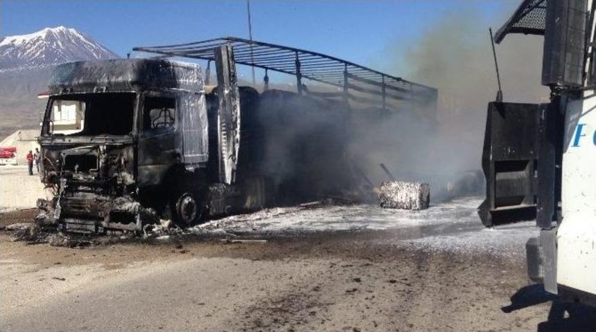 Uluslararası Yolda Tır Yangını