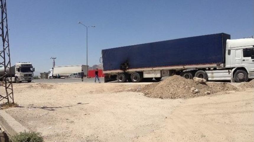 İran Plakalı Araca Molotoflu Saldırı