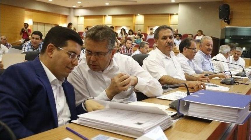 Antalya B&uuml;y&uuml;kşehir Meclisi&rsquo;nde &Ouml;zgecan Aslan Y&ouml;netmeliği