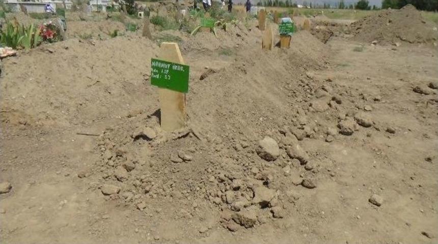 Erzincan&rsquo;a Defnedilen Şahsın, Yeşil Olduğu İddiası
