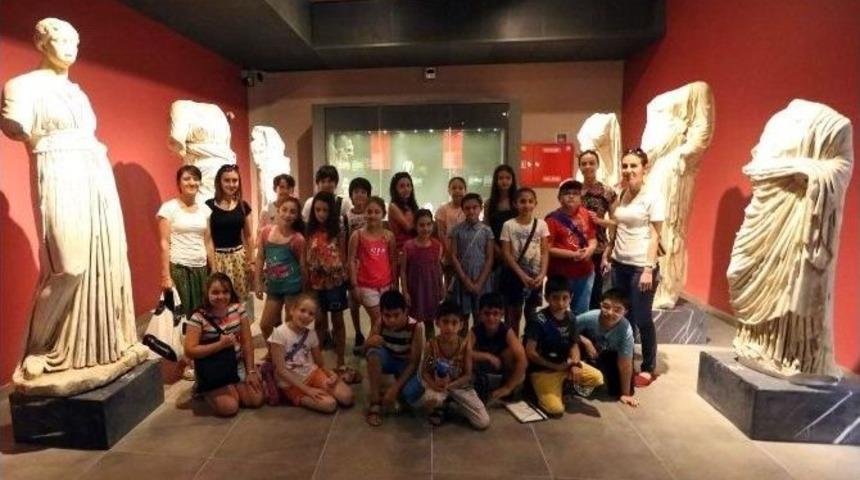 K&uuml;lt&uuml;r Merkezi &Ouml;ğrencilerine Katılım Belgesi Verildi