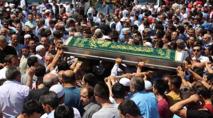 Otopark&ccedil;ılarla &Ccedil;ıkan Kavgada Vurulan Gen&ccedil; Esnaf &Ccedil;ankırı'da Toprağa Verildi